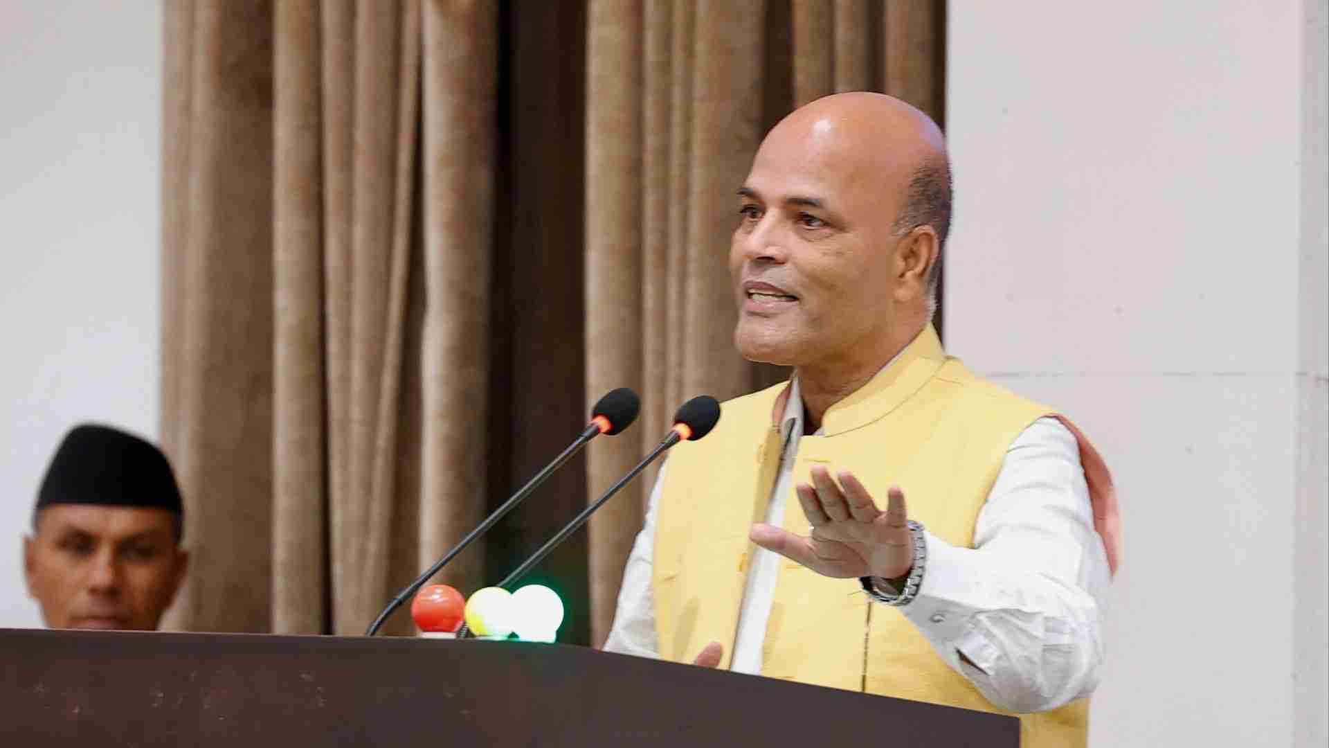 रास्वपा सांसद डा. अमरेशकुमार सिंहले भने: ‘बेलुनजस्तो बजेट ल्याइयो’