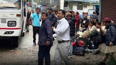 बाढीमा फसेका ११४ नेपाली तातोपानी नाकाहुँदै नेपाल फर्किए