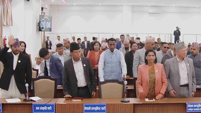 सदनमा विपक्षीको अवरोधः प्रधानमन्त्रीले सदनबाटै माफी माग्नुपर्ने माग